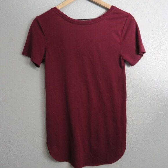 Harry Potter Burgundy Graphic Tee Sequined High Low Top Wizards Trouble Magic M - Picture 7 of 8
